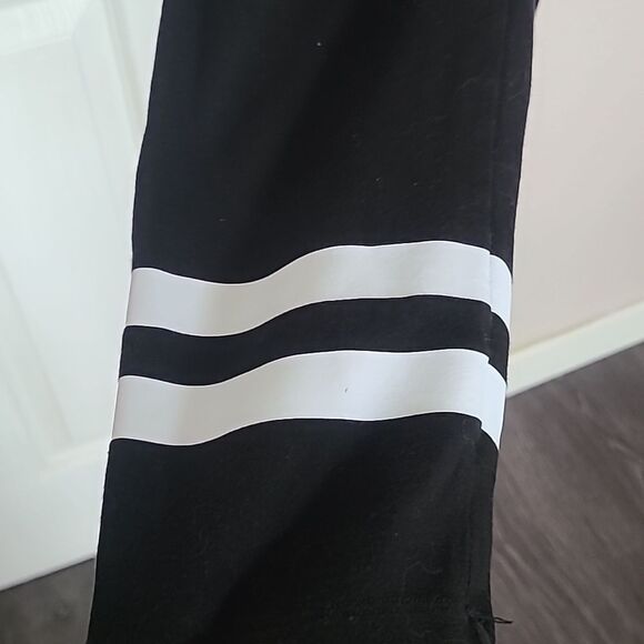 Victoria's Secret Black Crop 3/4 Length Stretchy Comfy Leggings z small Striped - Picture 4 of 4